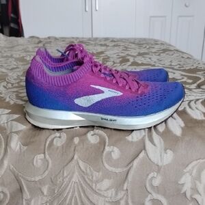 Brooks Women's Levitate 2 Athletic Shoes Size 7 EUC